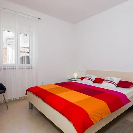 Modern Eingerichtete Ferienwohnung Mit Panoramablick Auf Das Meer - B43789