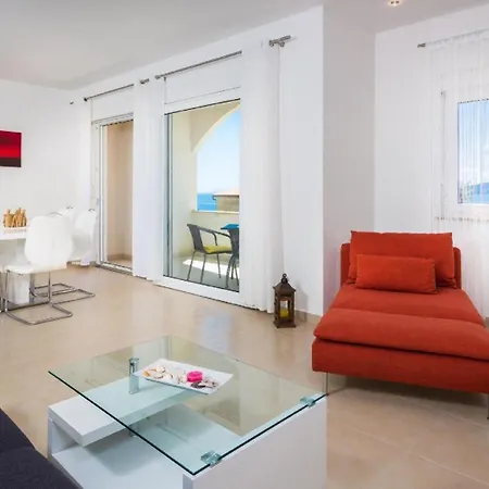 Appartement Modern Eingerichtete Ferienwohnung Mit Panoramablick Auf Das Meer - B43789 *