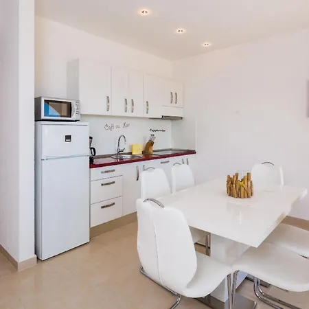 Modern Eingerichtete Ferienwohnung Mit Panoramablick Auf Das Meer - B43789 *