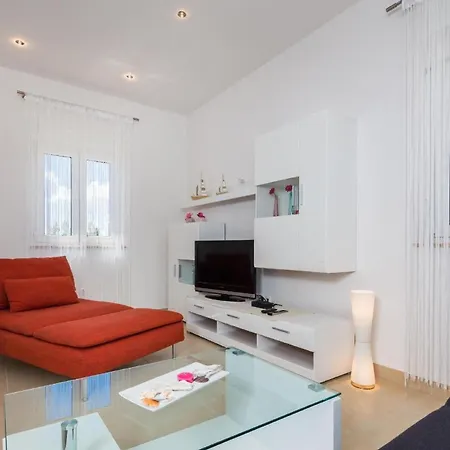 Modern Eingerichtete Ferienwohnung Mit Panoramablick Auf Das Meer - B43789